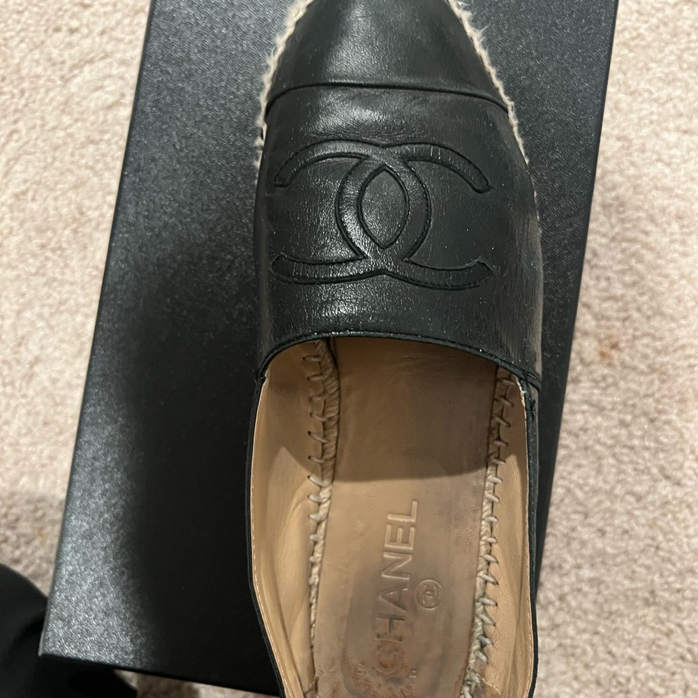 Chanel Black Leather Espadrilles with Iconic CC Logo - Picture 6 of 15
